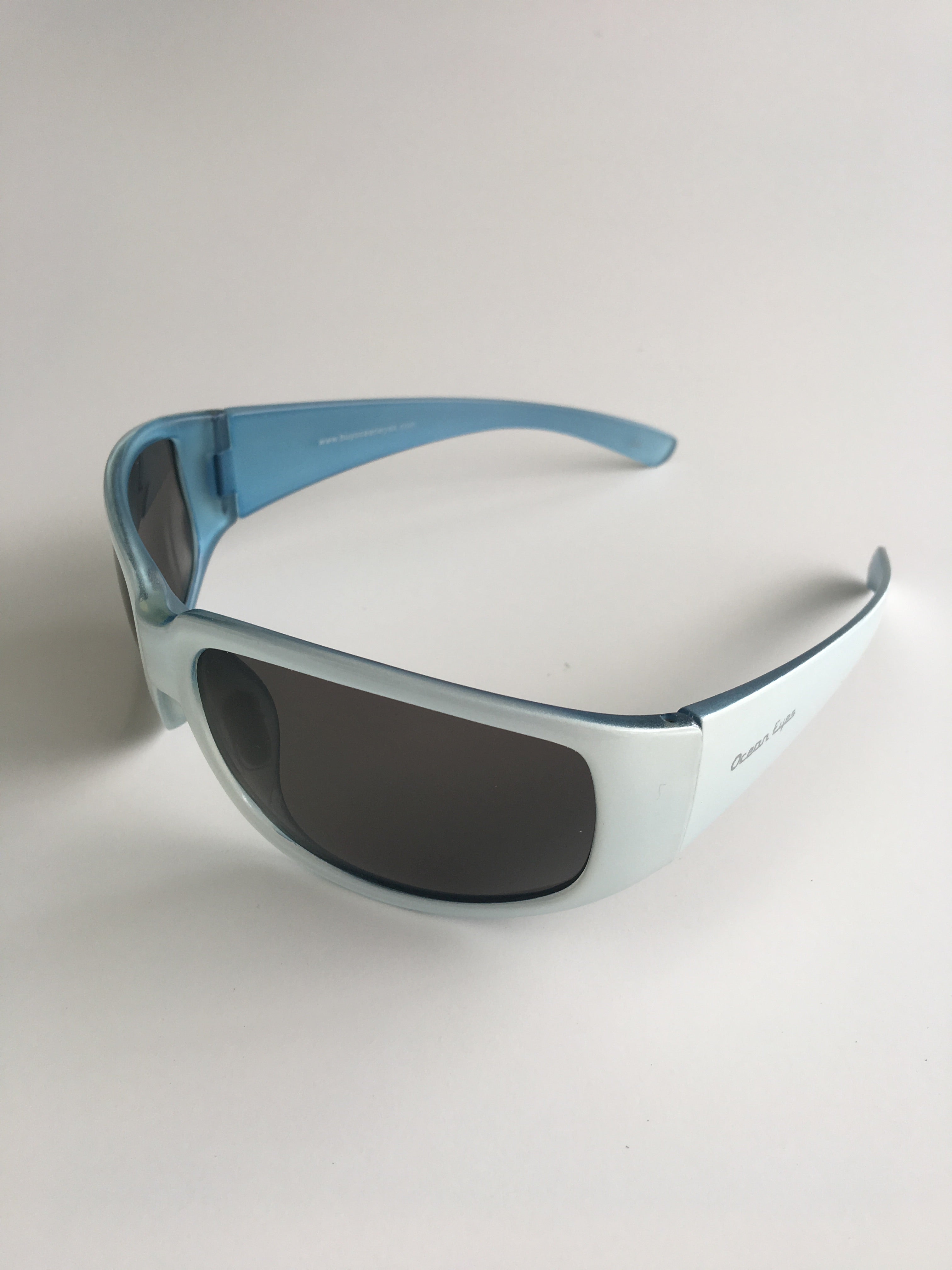 Mailibu - pearl white w/blue frame with smoke lenses 7023-4